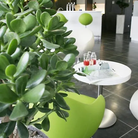 Mercure Nantes Ouest Zenith מלון